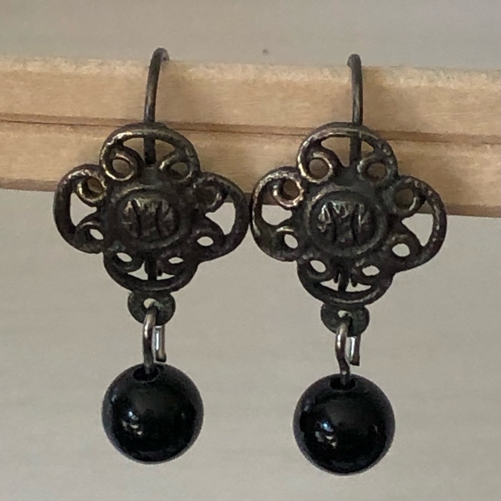 Vintage burnished silver filagree earrings w/black dangle bead